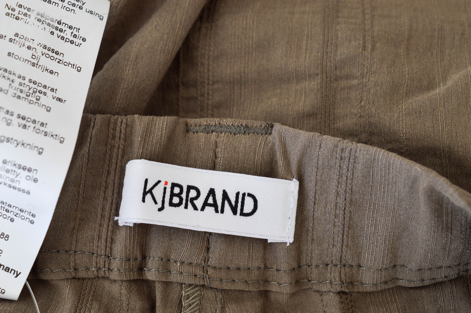 Pantaloni scurți de damă - KjBRAND - 2
