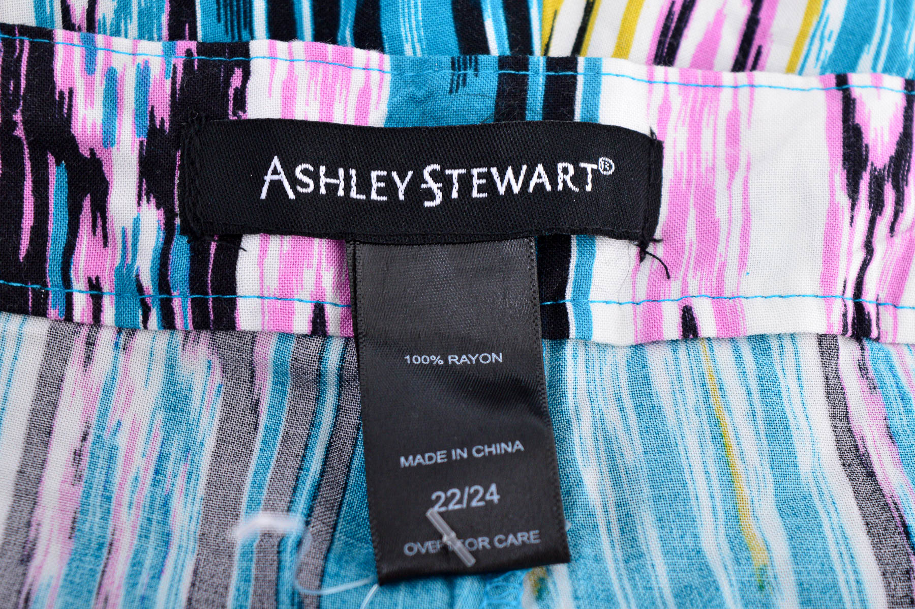 Pantaloni scurți de damă - Ashley Stewart - 2
