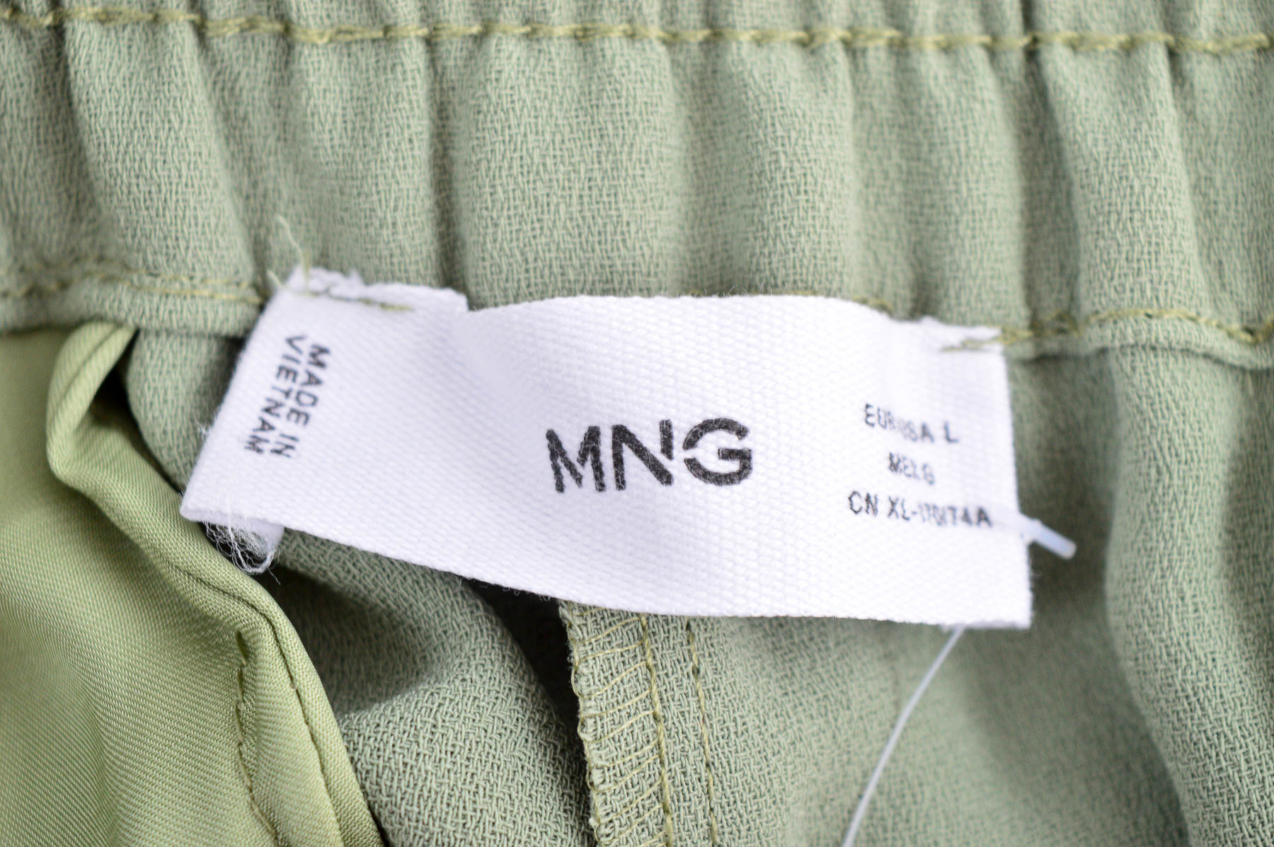 Krótkie spodnie damskie - MNG - 2