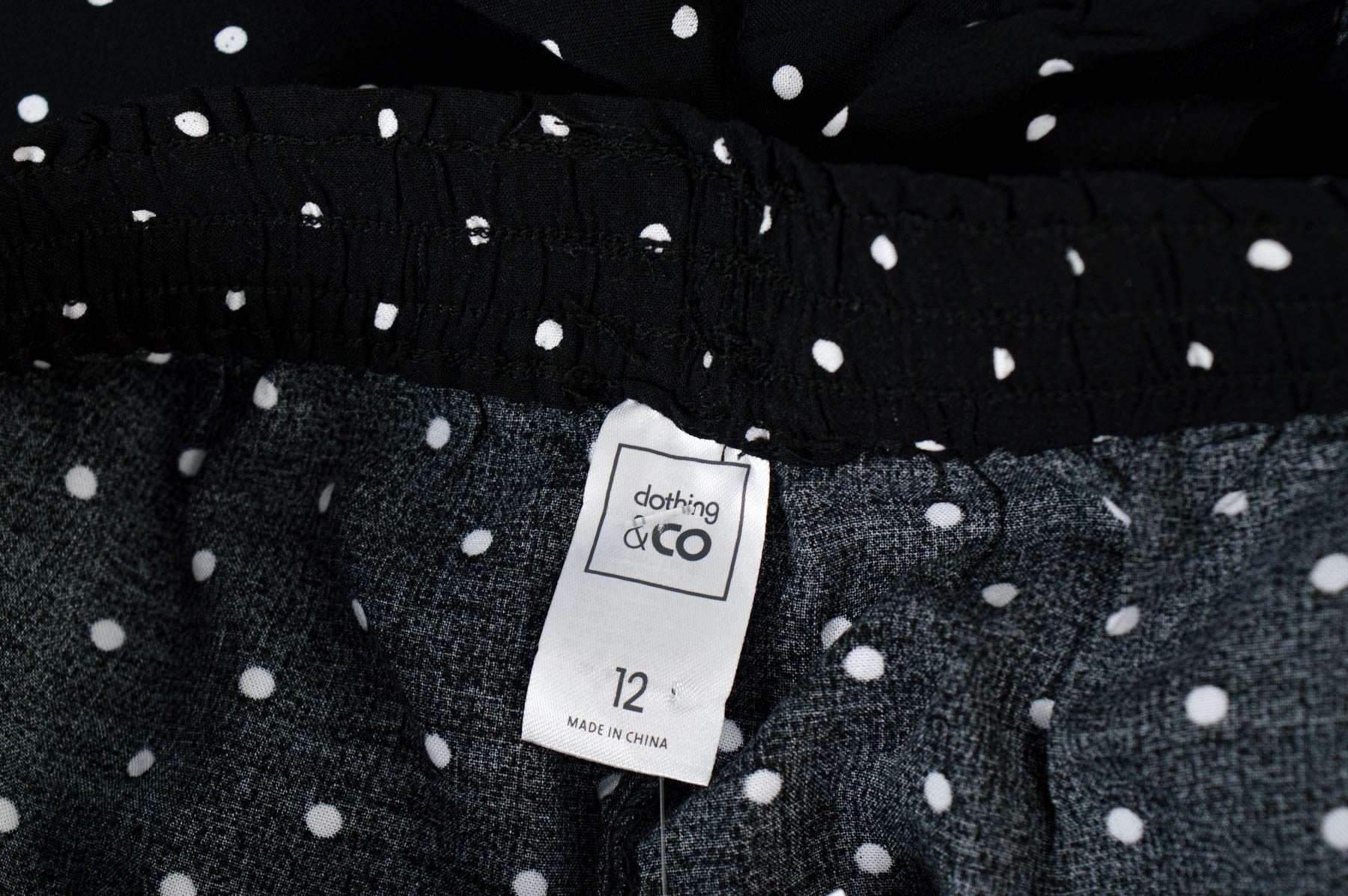 Krótkie spodnie damskie - Clothing & CO - 2