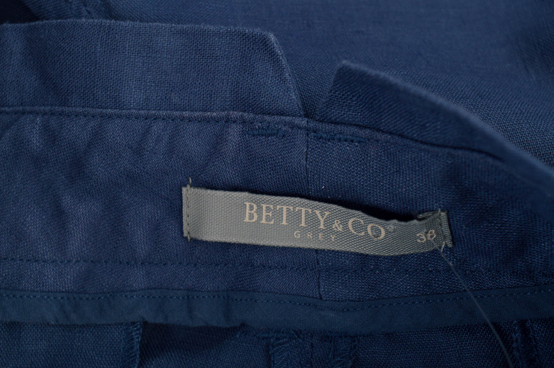 Krótkie spodnie damskie - Betty & Co - 2