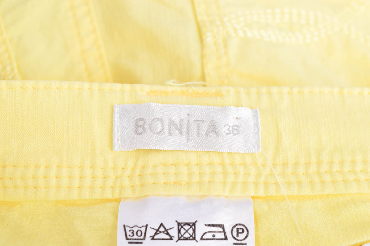 Krótkie spodnie damskie - BONiTA - 2