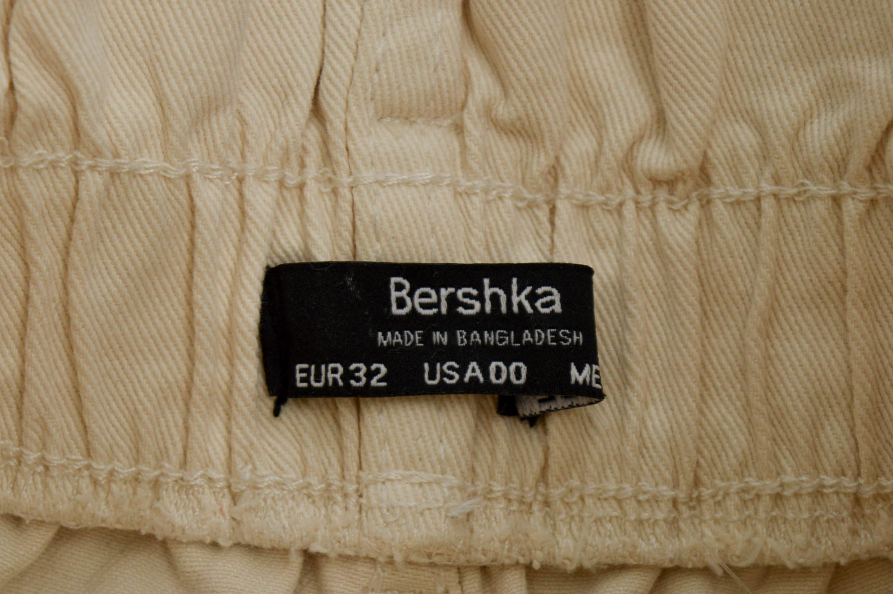 Krótkie spodnie damskie - Bershka - 2