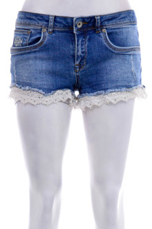 Female shorts - SuperDry front