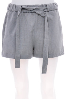 Krótkie spodnie damskie - Pull & Bear front