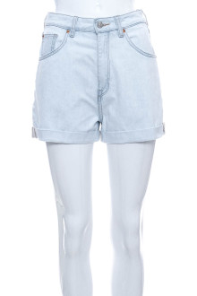 Krótkie spodnie damskie - DIVIDED front