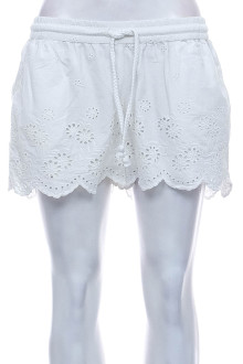 Female shorts - LOLA LIZA front