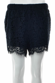 Female shorts - ZARA Basic front