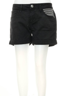 Female shorts - Freeman T. Porter front