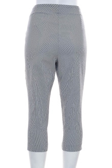 Krótkie spodnie damskie - WOMEN essentials by Tchibo back