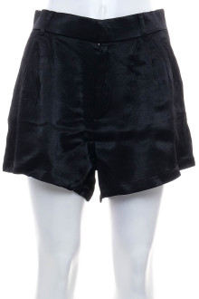 Female shorts - ZARA front